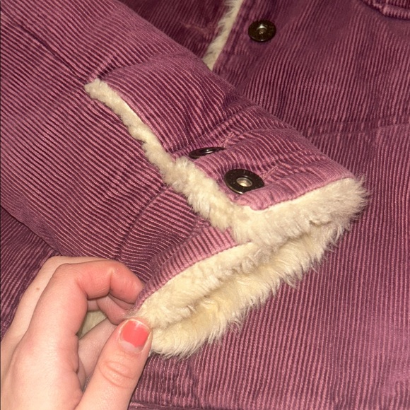 Plum fuchsia fur collar corduroy cropped light jacket - Picture 3 of 11